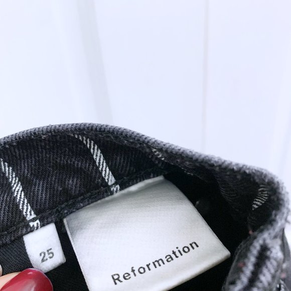 Reformation Roper Cropped Straight Jean in Sulu - Picture 5 of 7